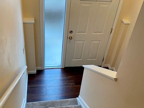 5th image of 1097 Woodbine Cir E