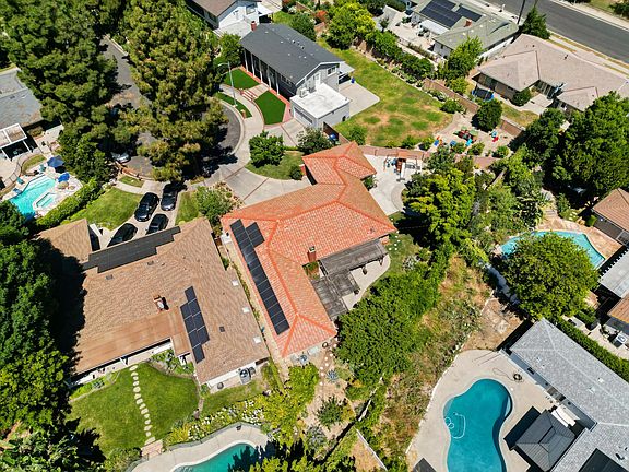 3rd image of 23265 Blythe St