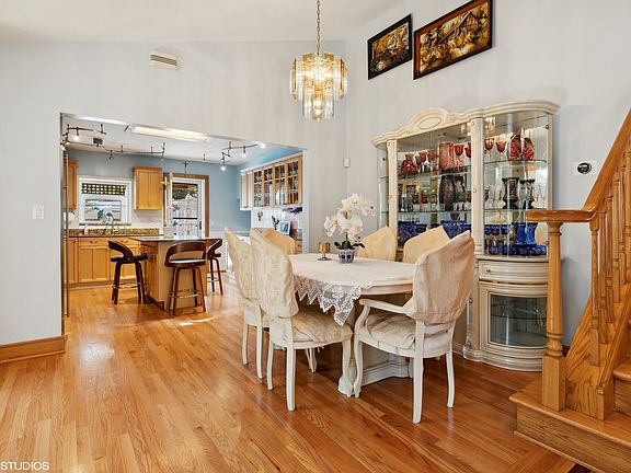 5th image of 2527 Bel Air Dr