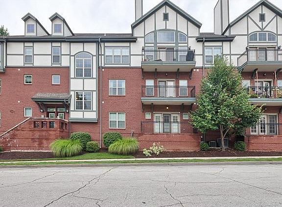 2nd image of 2211 S Grand Blvd APT 109