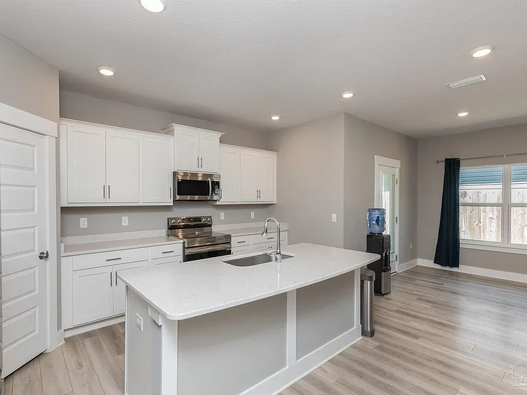 240 Camellia Dr — Photo 6