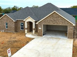 525 Limestone Cir, Mabank, TX 75147
