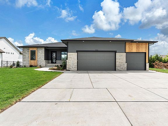 2nd image of 1544 N Shadow Rock Dr
