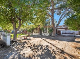 5685 Annie Oakley Dr, Las Vegas, NV 89120