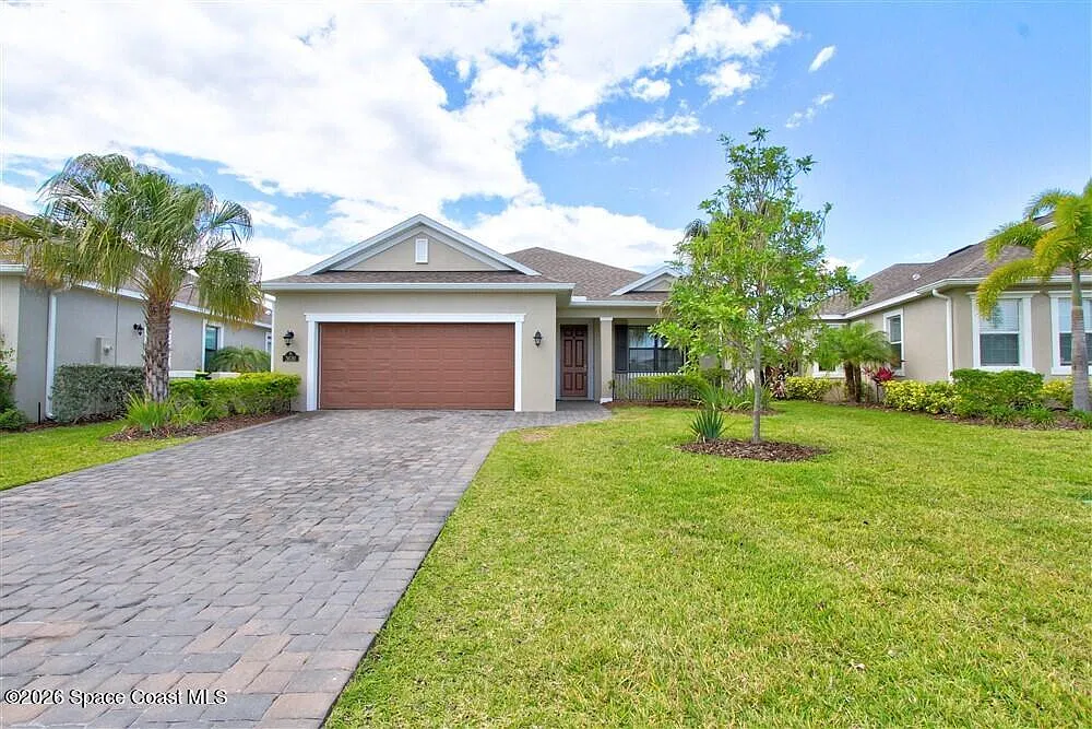 3 bed, 2.0 bath, 1857 sqft, $3,200 — Photo 1