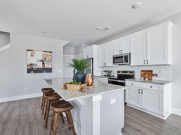 4th image of 102 Fairview Cir #111