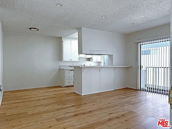 4th image of 2038 Holly Dr
