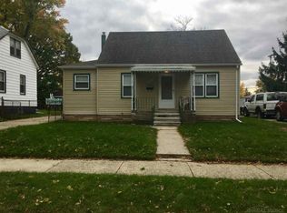 21812 Pleasant St, Saint Clair Shores, MI 48080