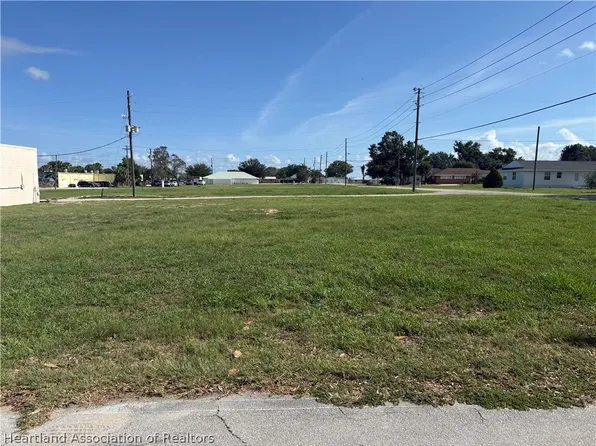 25 E Park St, Lake Placid, FL 33852