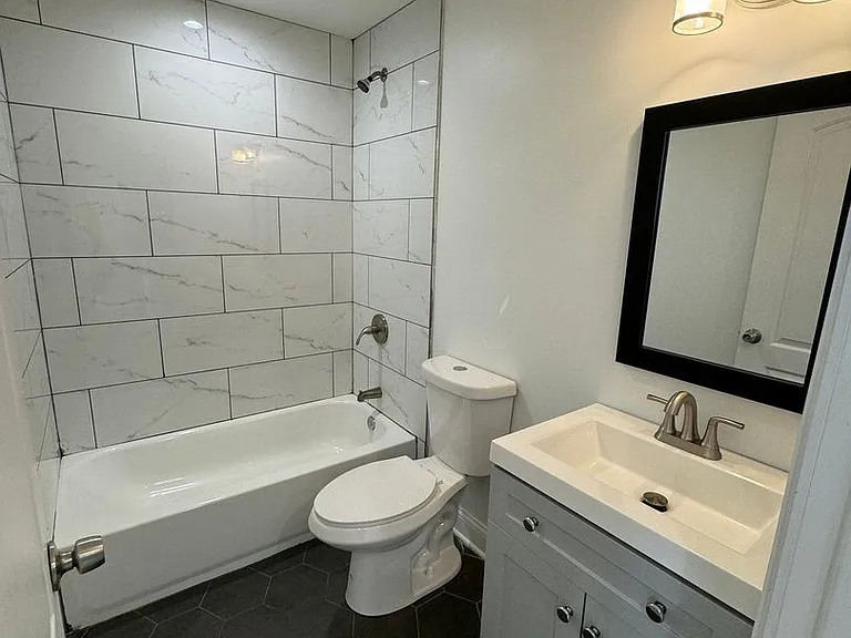 1633 N Honore St #2F — Photo 4
