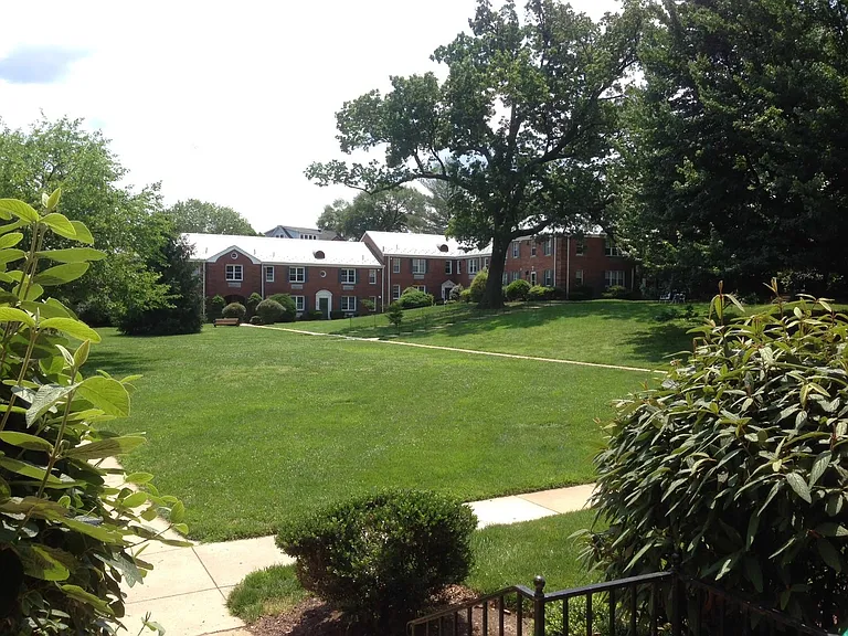 18 Auburn Ct — Photo 2