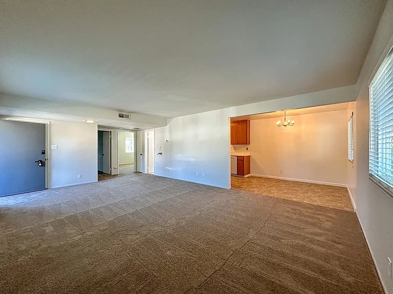 Devonshire Apartments — Photo 10