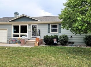 1206 E 32nd St, Kearney, NE 68847