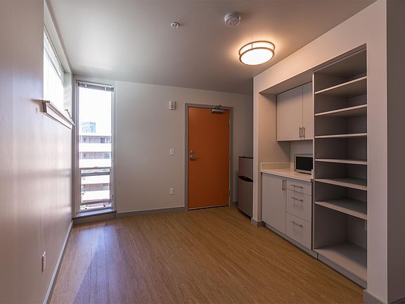 3rd image of 1815 Bellevue Ave Unit 202