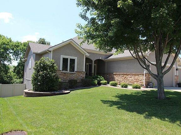 2nd image of 1101 NW Pecan Dr