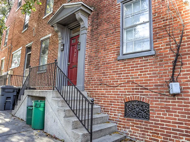 102 N Plum St — Photo 1