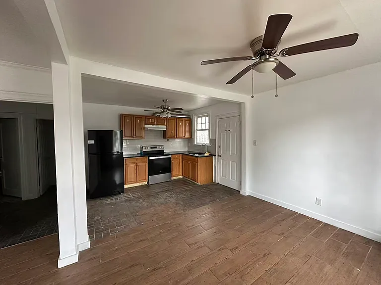 1001 E 32nd St — Photo 6