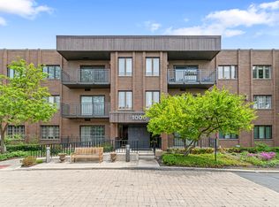 1000 Deerfield Rd APT 101, Highland Park, IL 60035
