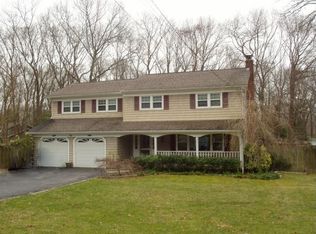 66 N Country Rd, Shoreham, NY 11786