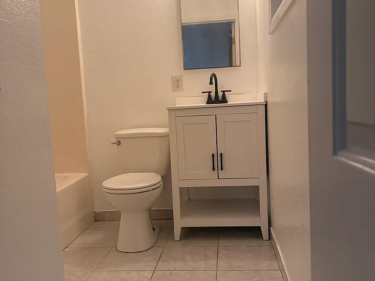 208 S Thorson Ave — Photo 5