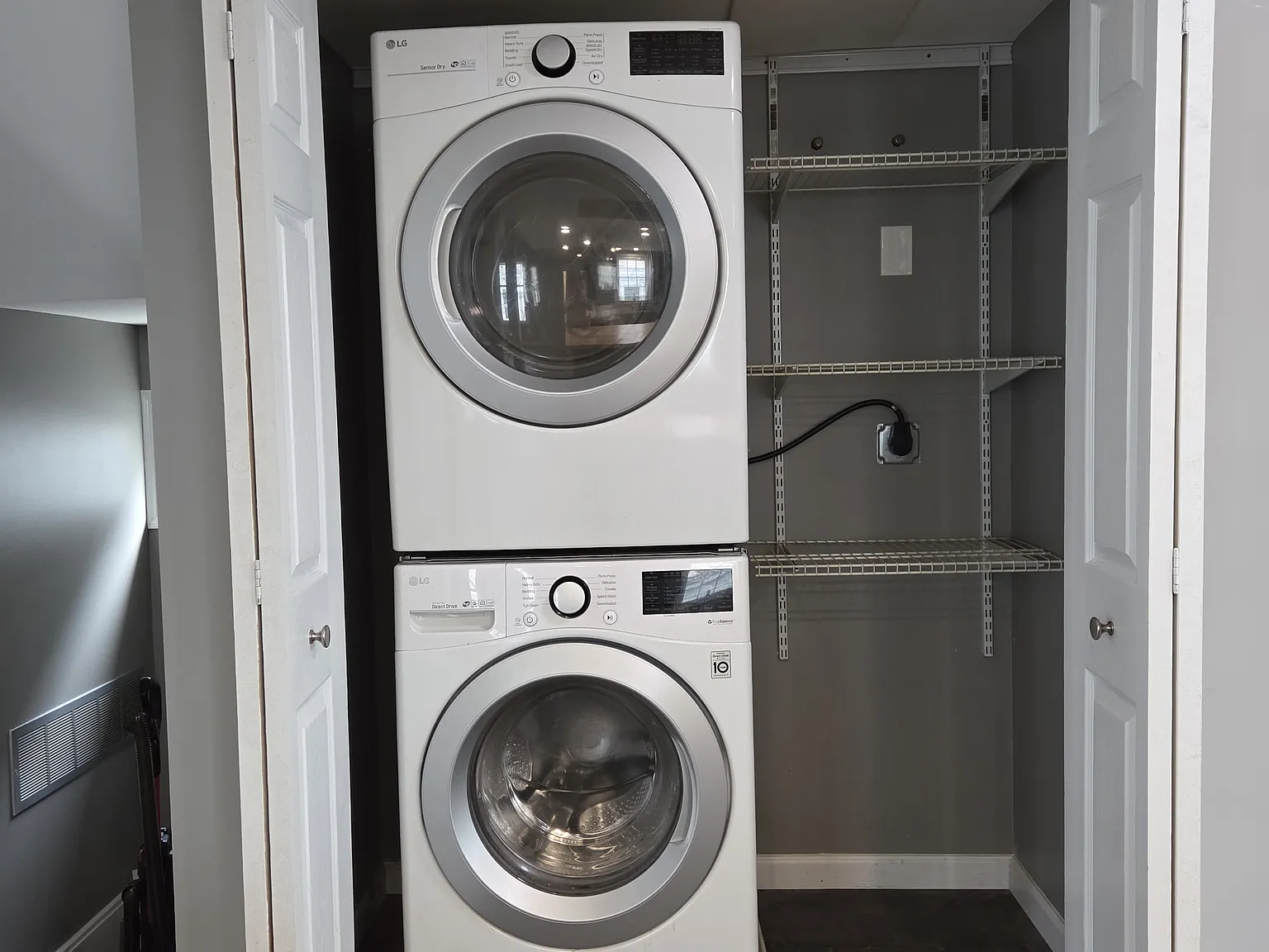 1 bed, 1600 sqft, $1,900 — Photo 1