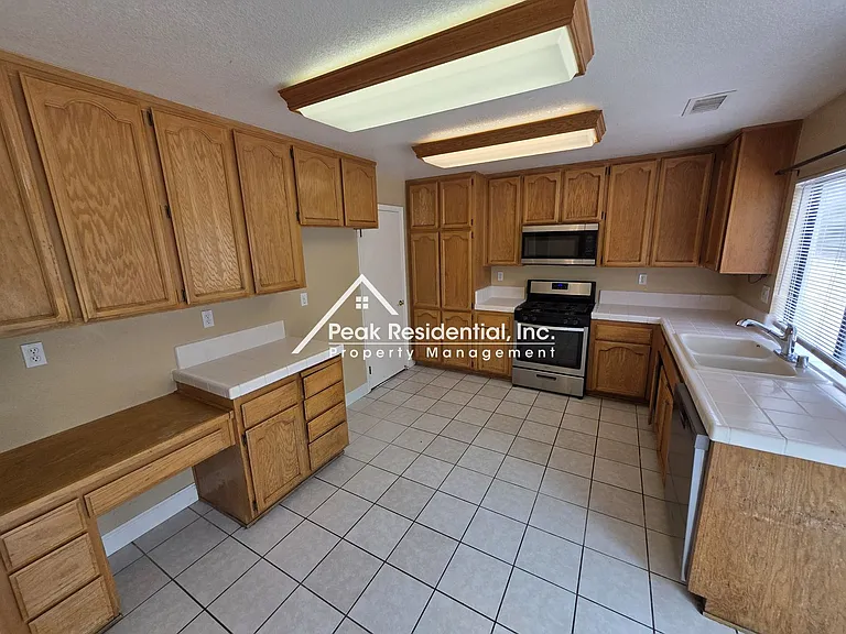 8101 Morgan Hill Way — Photo 9