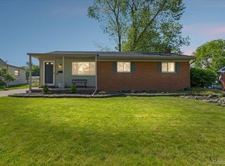 154 Nichols Dr, Saline, MI 48176