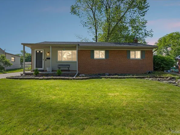 154 Nichols Dr, Saline, MI 48176