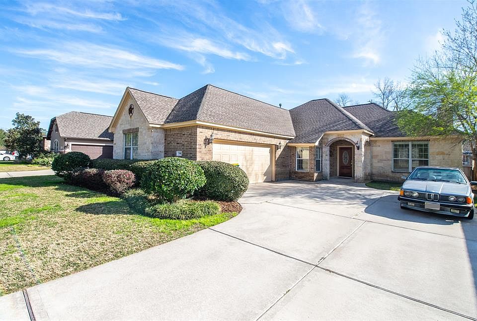 1st image of 208 Wyndemere Dr