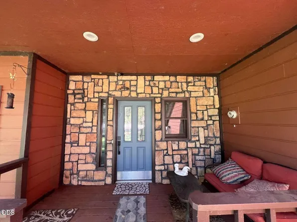 255 Barker Dr, Merlin, OR 97532