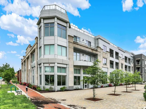 304 W Kirkwood Ave APT 306, Bloomington, IN 47404