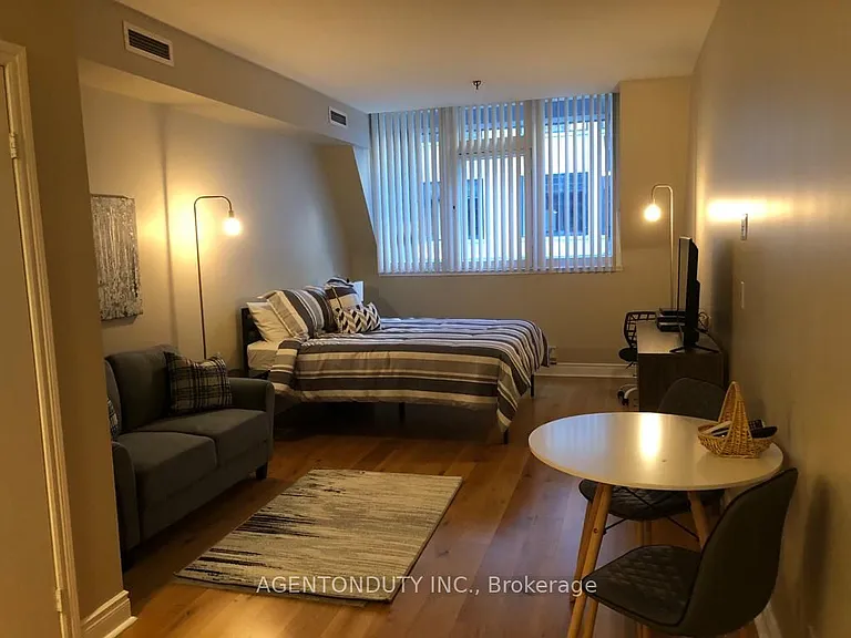 73 Richmond St W #404 — Photo 7