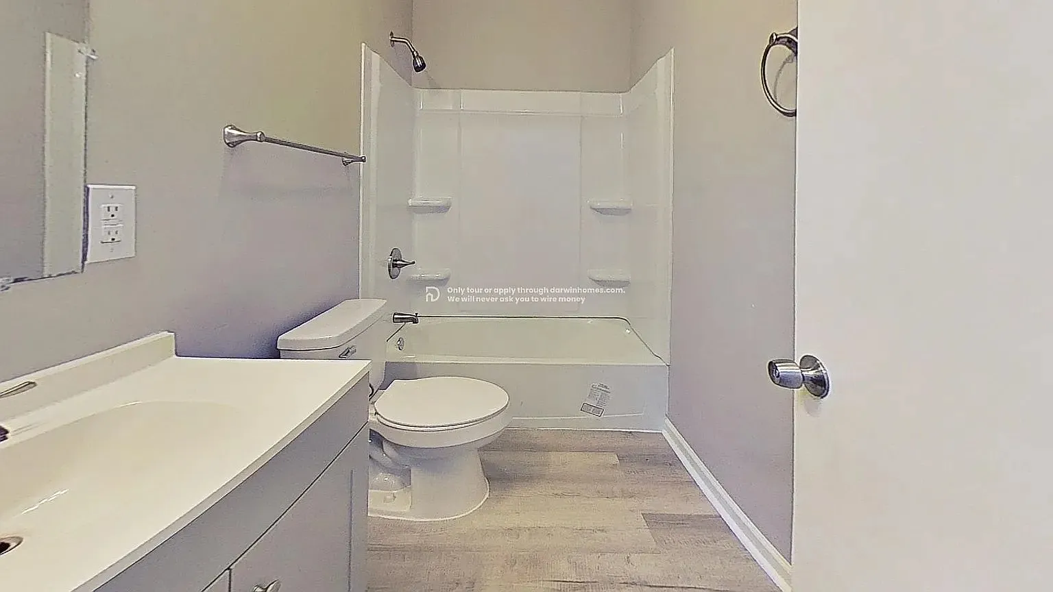 3 bed, 1.0 bath, 912 sqft, $1,072 — Photo 3