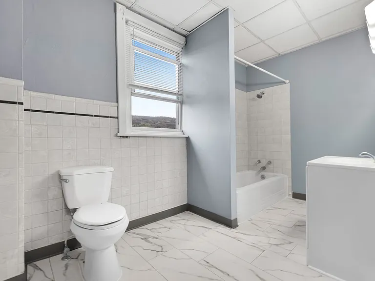 540 Seneca St — Photo 22