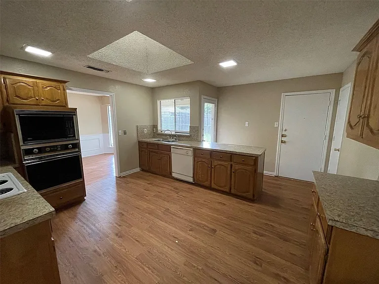 407 Hillcroft Cir — Photo 8