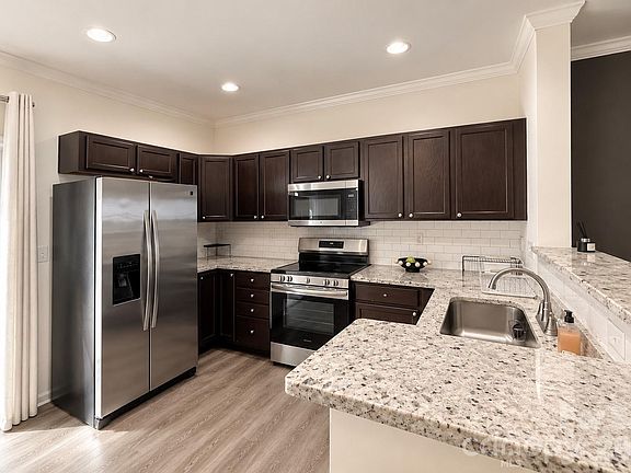 5th image of 13927 Singleleaf Ln