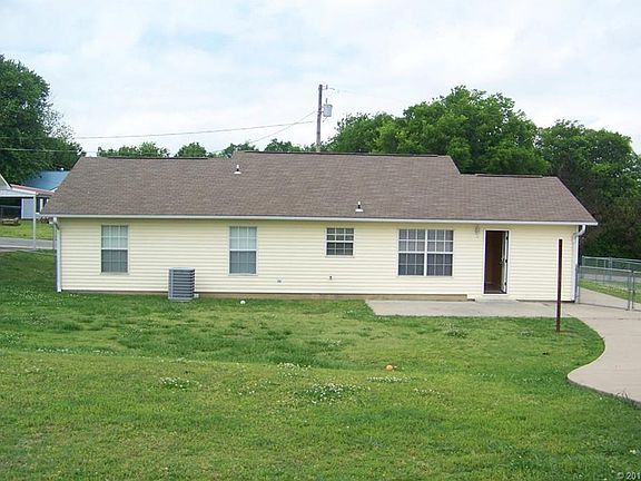 5th image of 3004 N B St