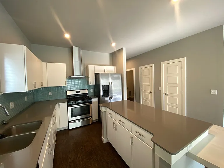 17612 Hampton Park Dr #B — Photo 9