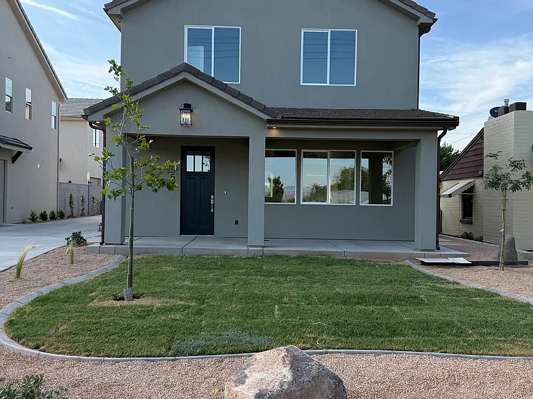 166 W 200 S — Photo 2
