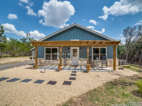 2422 POLLY PEAK DR, Bandera, TX 78003