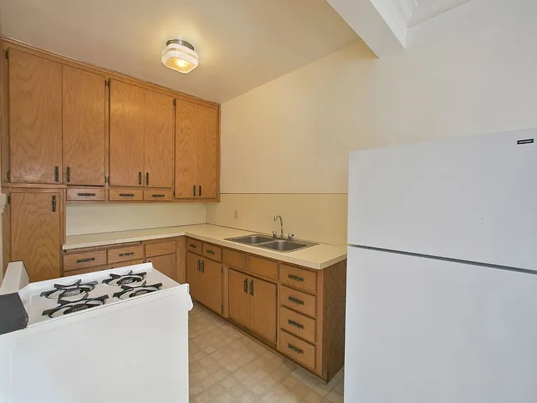 2600 Pleasant Ave S — Photo 3
