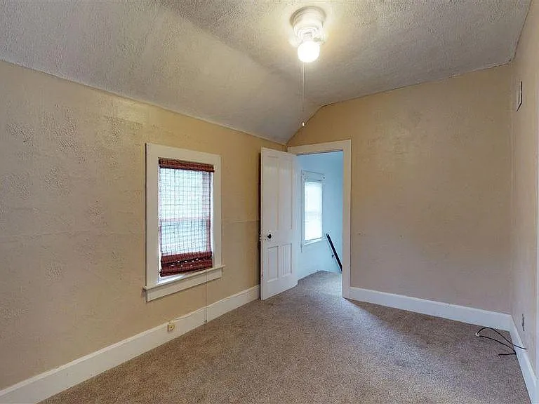3213 Broadway Ave — Photo 7