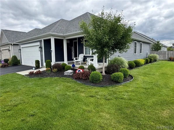 69 Grambo Dr, Lancaster, NY 14086