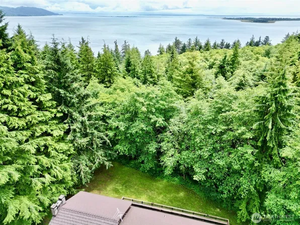 1736 State Route 101, Ilwaco, WA 98624