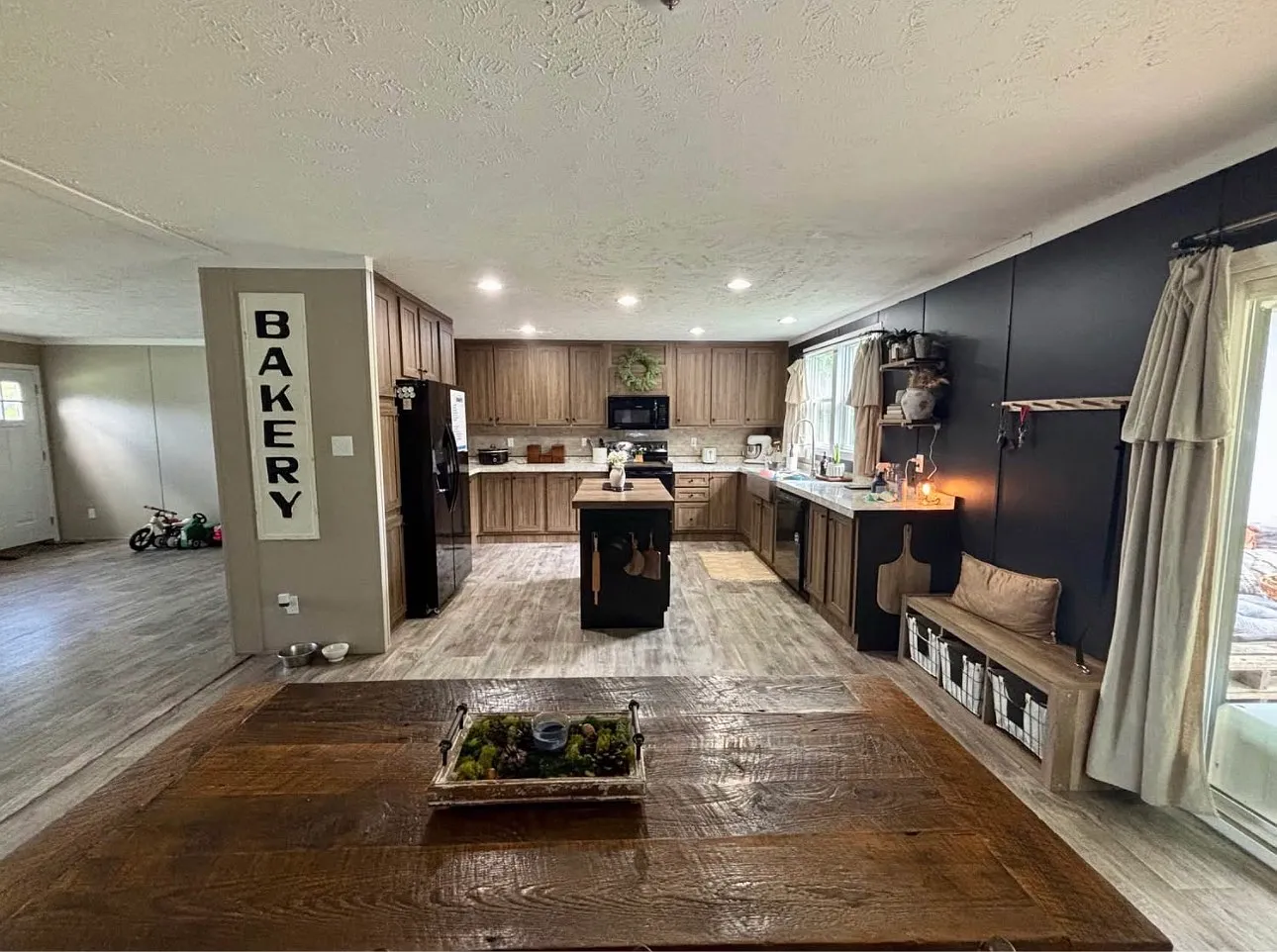4 bed, 2.5 bath, 2280 sqft, $2,300 — Photo 4