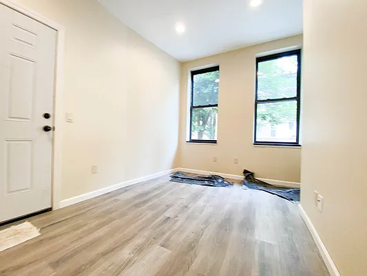 Rented by RealTegrity NY LLC | media 17