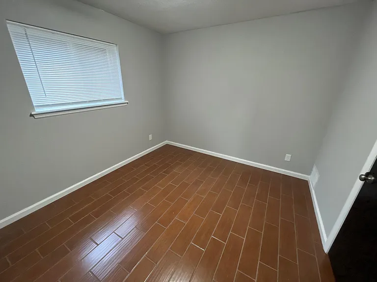 9405 Enid St — Photo 17