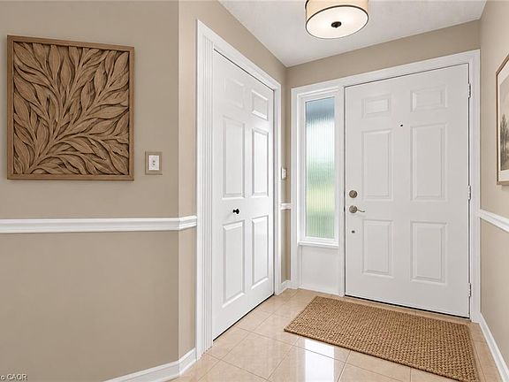 4th image of 177 Main St W #8