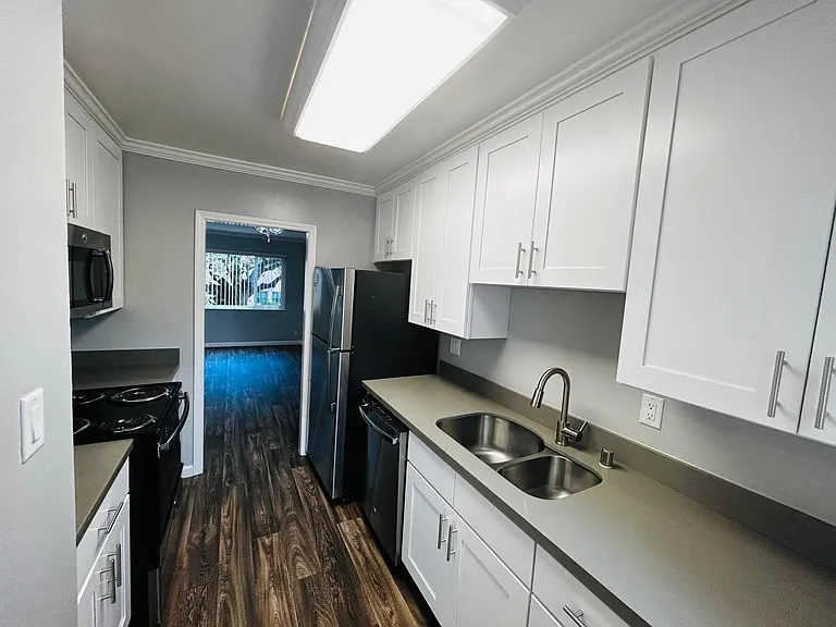 22 Coleman Pl #11 — Photo 4