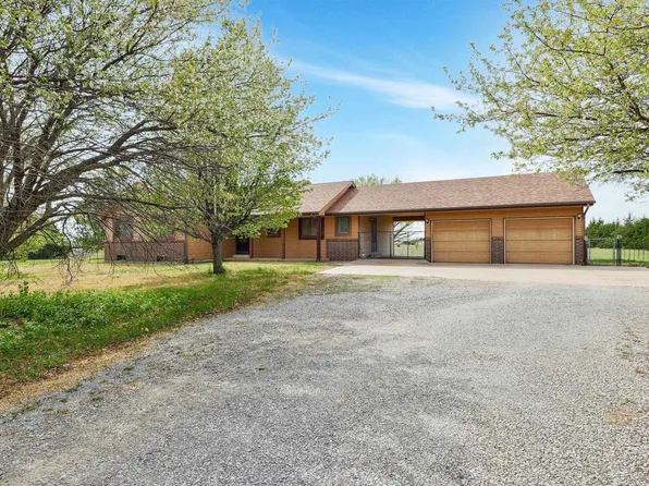 10555 S 97th St W, Clearwater, KS 67026